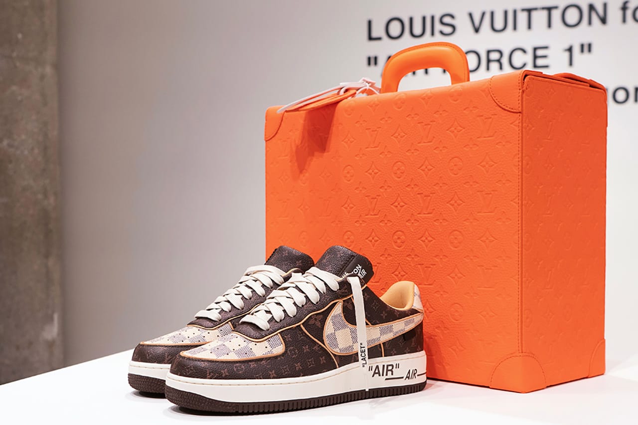 Giày LOUIS VUITTON X NIKE AIR FORCE 1 RED  Duyet Fashion